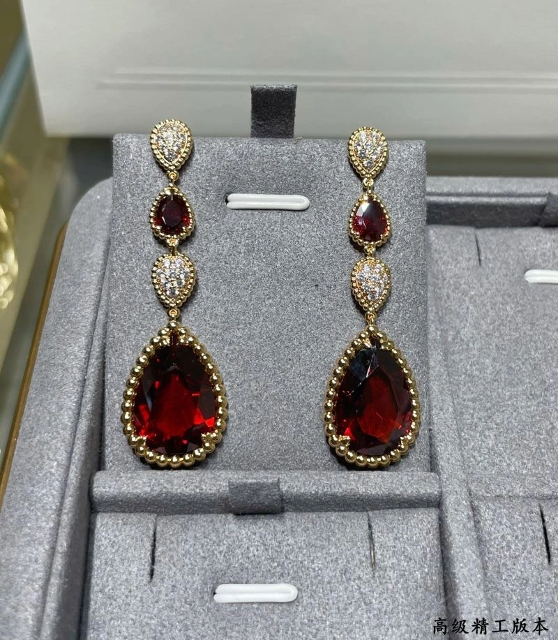 Snug Boucheron Earrings 212406