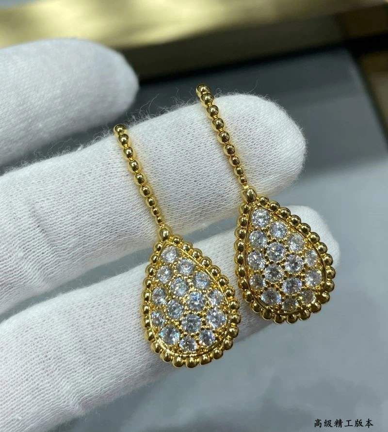 Snug Boucheron Earrings 210121