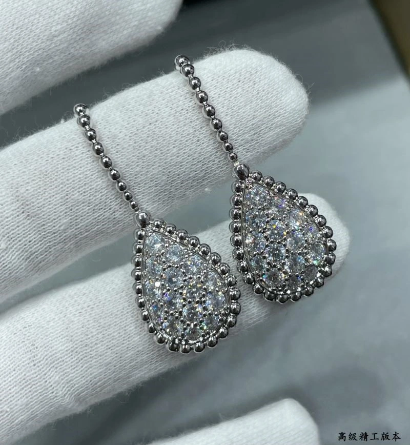 Snug Boucheron Earrings 210121