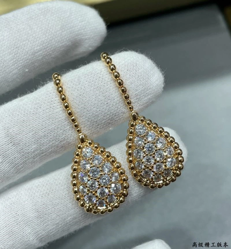 Snug Boucheron Earrings 210121