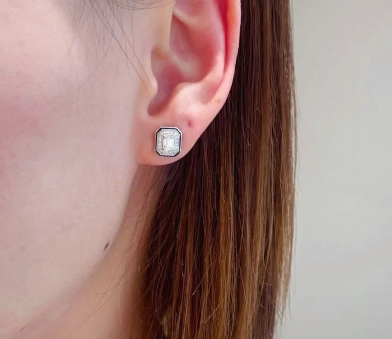 Minimalist Boucheron Earrings 210106
