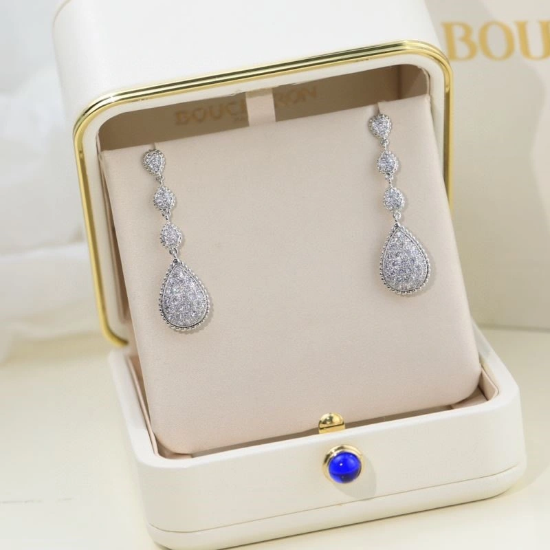 Boucheron Earrings Elegant 209460