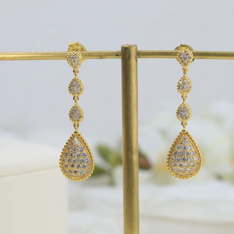 Boucheron Earrings Elegant 209460