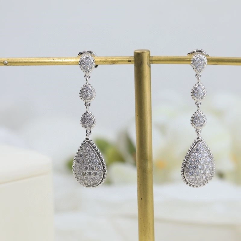 Boucheron Earrings Elegant 209460