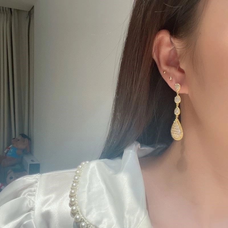 Boucheron Earrings Elegant 209460
