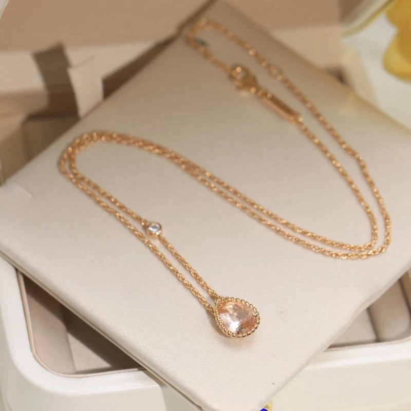 Sophisticated Boucheron Necklaces 214340
