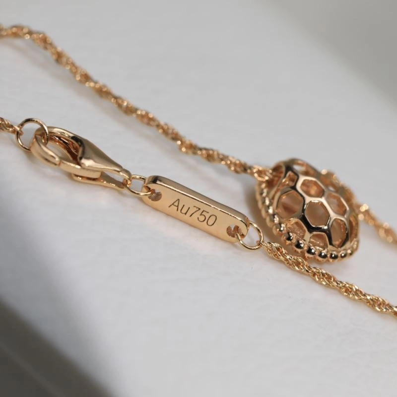 Sophisticated Boucheron Necklaces 214340