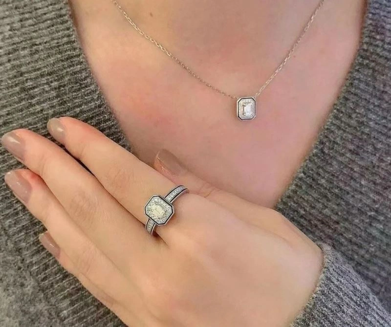 Tailored Boucheron Necklaces 212391