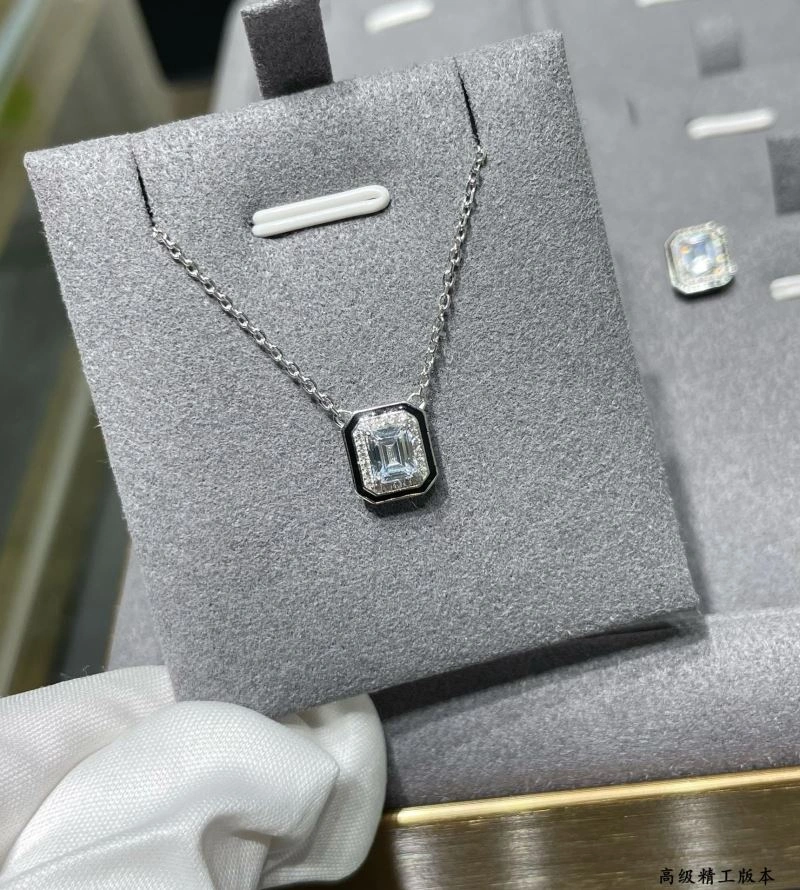 Tailored Boucheron Necklaces 212391