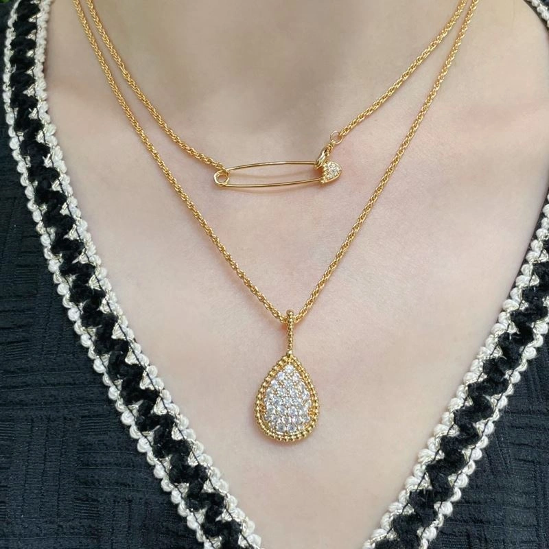 Compact Boucheron Necklaces 212389