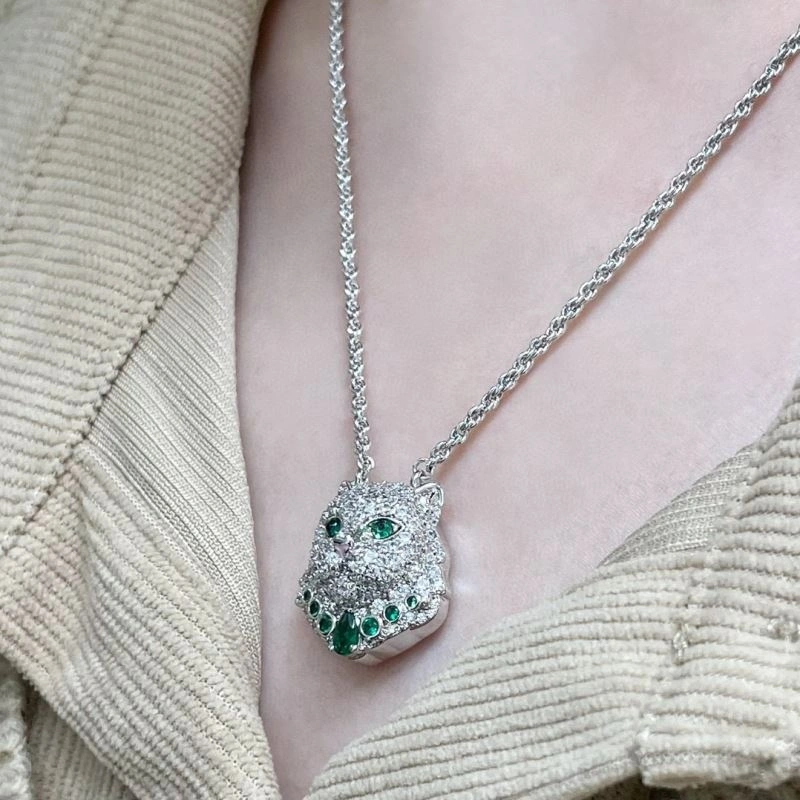 Boucheron Necklaces Chic 212375