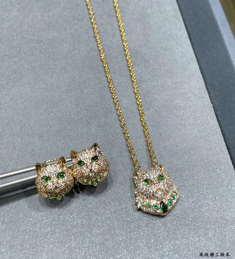 Boucheron Necklaces Chic 212375