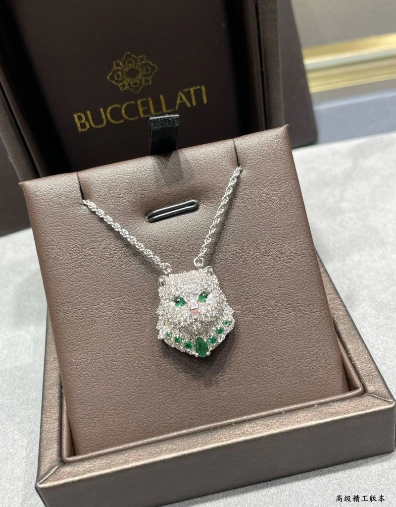 Boucheron Necklaces Chic 212375