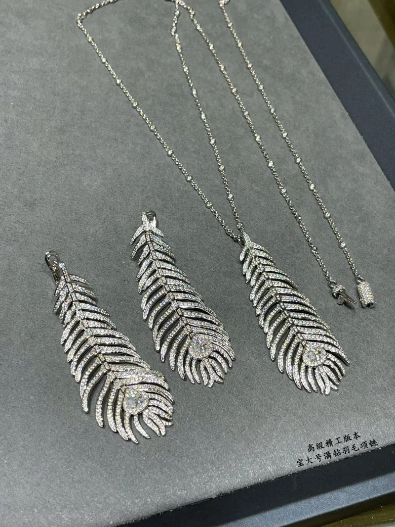 Boucheron Necklaces Sleek 211428