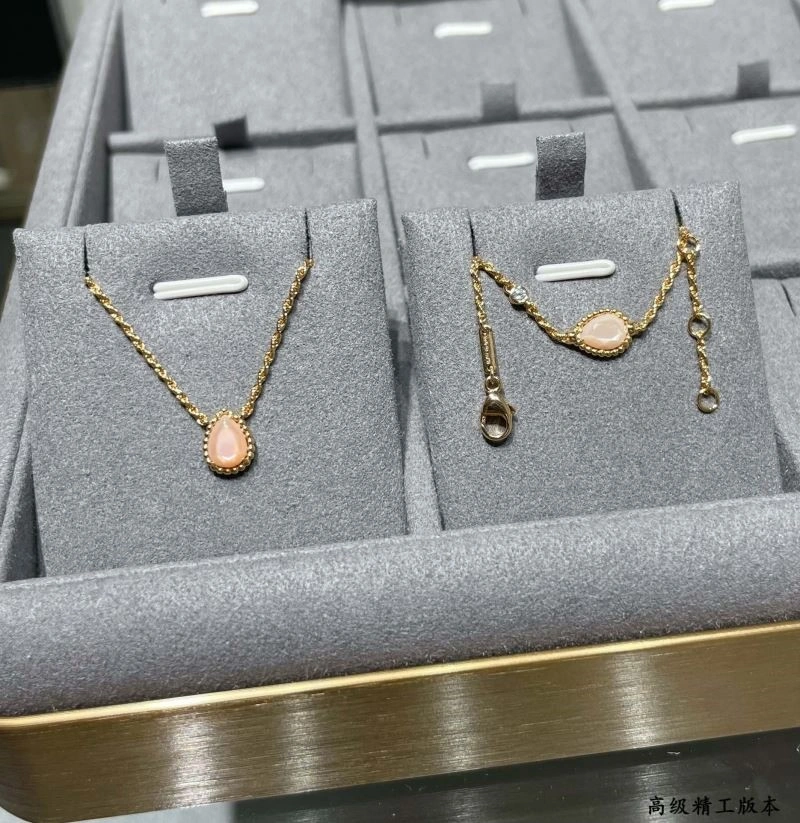 Seasonal Boucheron Necklaces 210087