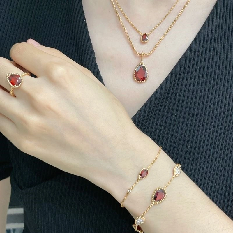 Boucheron Necklaces Compact 210082