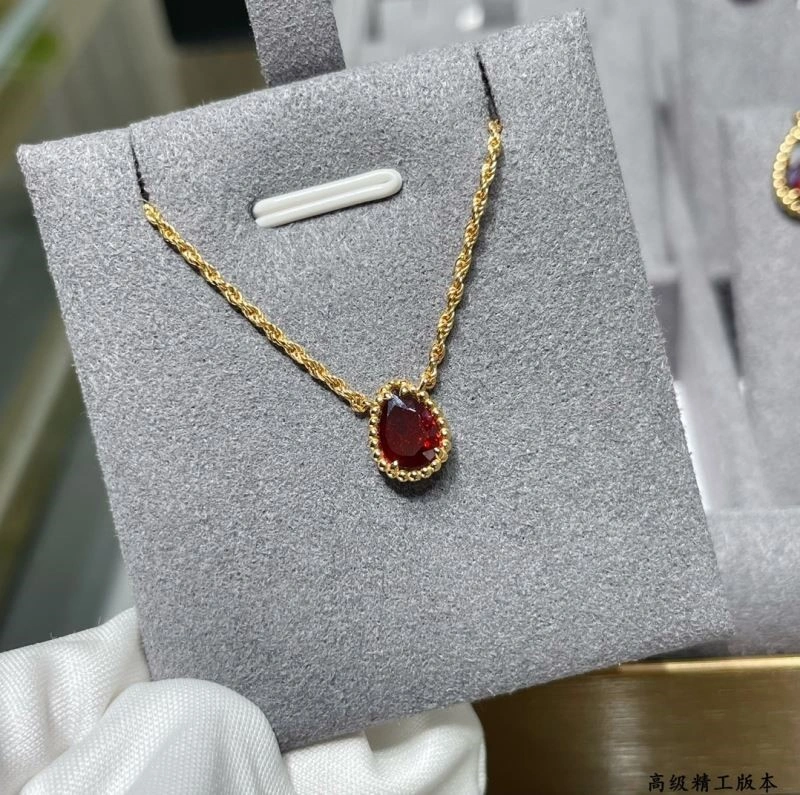 Boucheron Necklaces Compact 210082