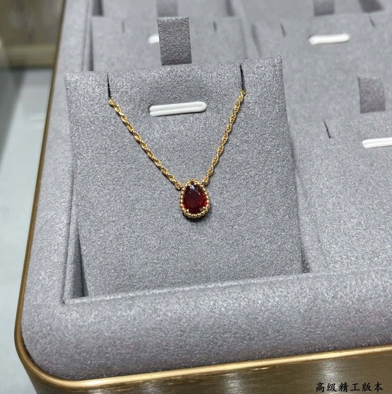 Boucheron Necklaces Compact 210082