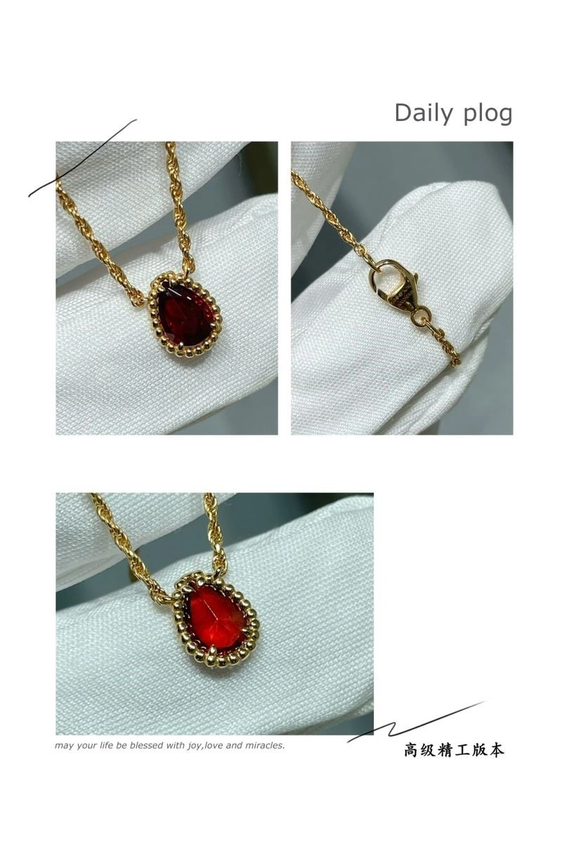 Boucheron Necklaces Compact 210082