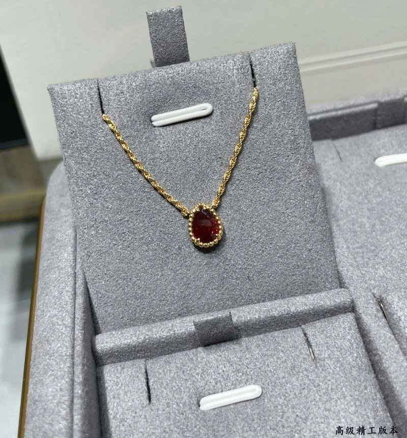 Boucheron Necklaces Compact 210082