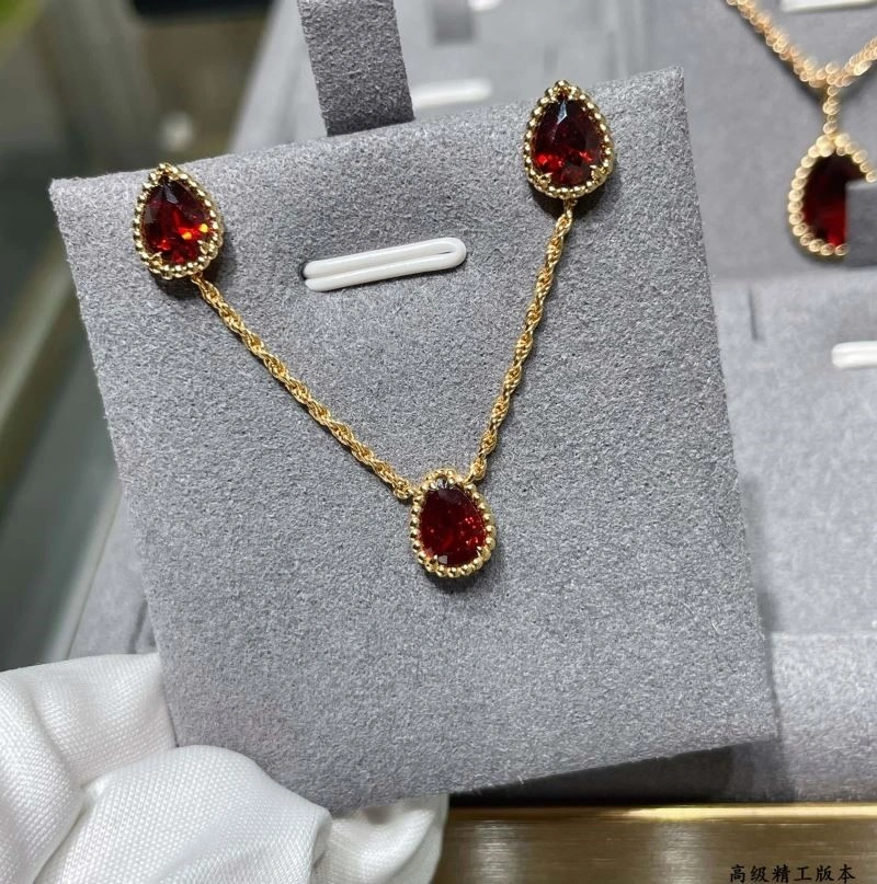 Boucheron Necklaces Compact 210082