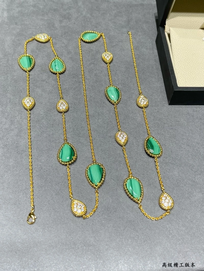 Classic Boucheron Necklaces 208155