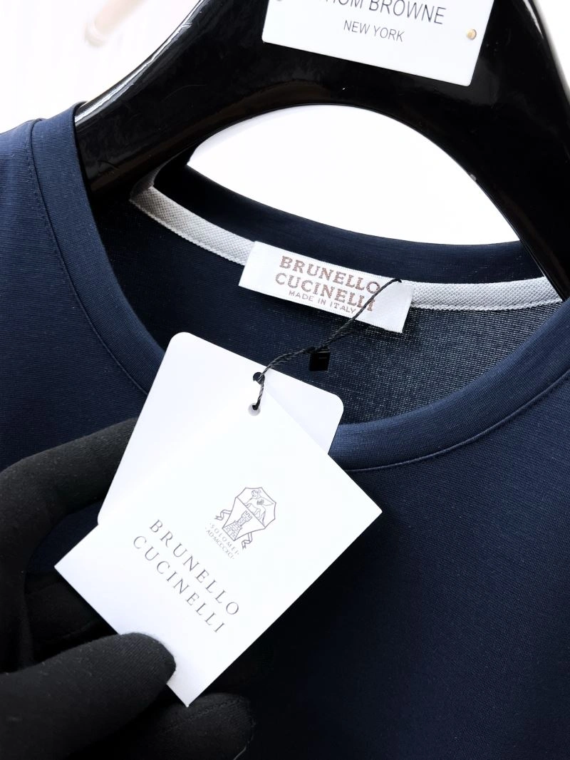 Brunello Cucinelli T-Shirts Comfortable 161909