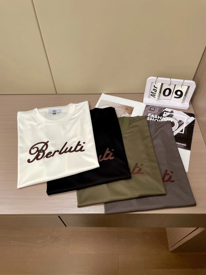 Brunello Cucinelli T-Shirts Timeless 160875