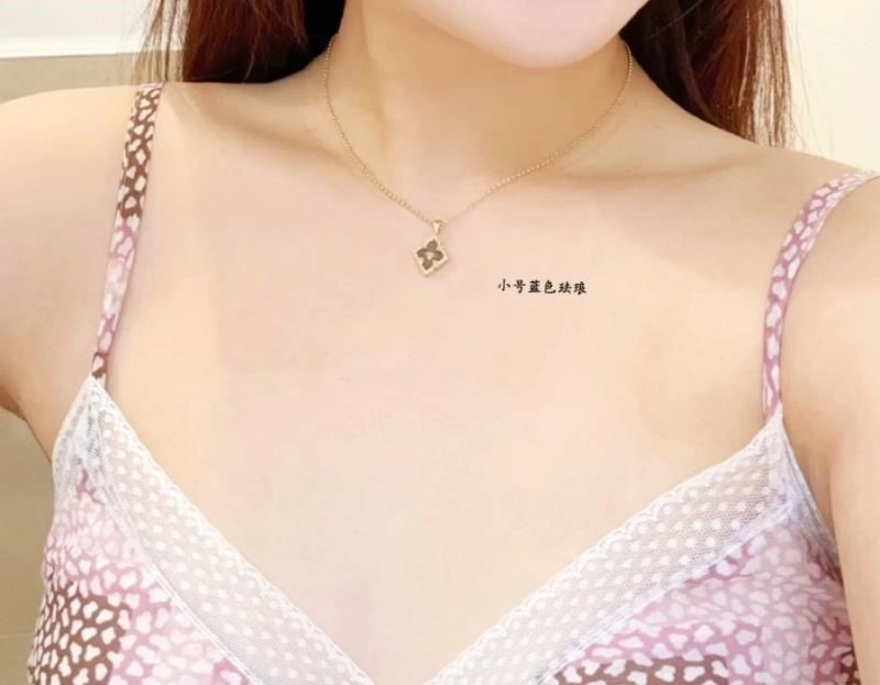 Buccellati Necklaces Breathable 210041