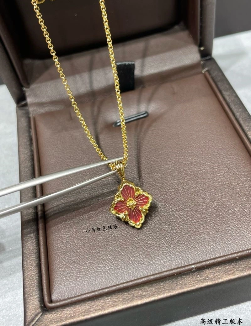 Supportive Buccellati Necklaces 210035