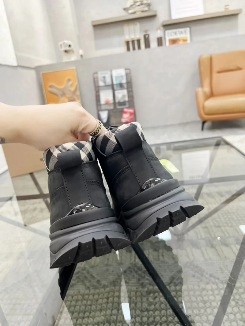 Seasonal Burberry Boots 17114