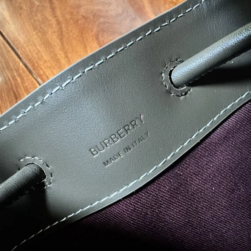 ZipUp Burberry Bucket Bags 38154