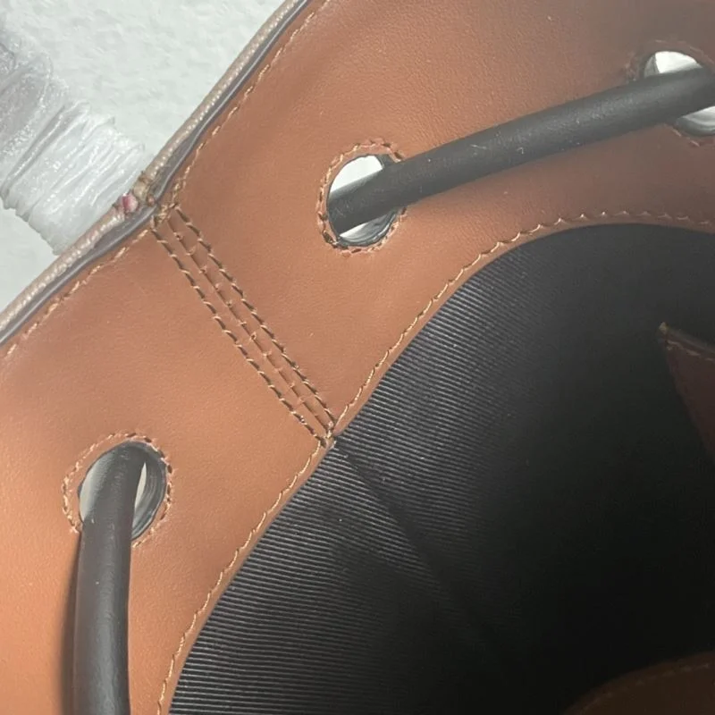 Vibrant Burberry Bucket Bags 38148