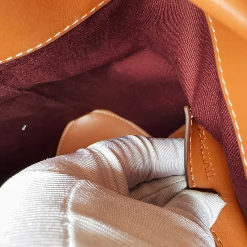 Flexible Burberry Bucket Bags 38151