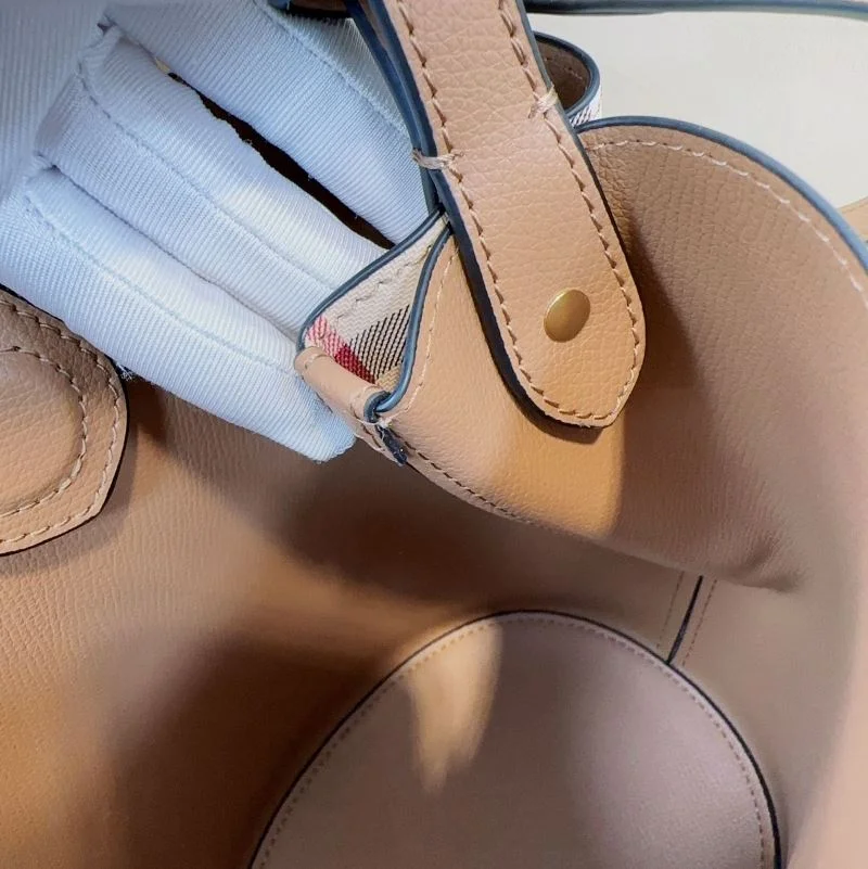 Vibrant Burberry Bucket Bags 38145