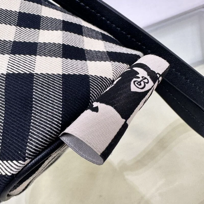 Burberry Bucket Bags GoAnywhere 38134
