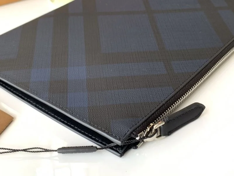 GoodFit Burberry Clutch Bags 38126