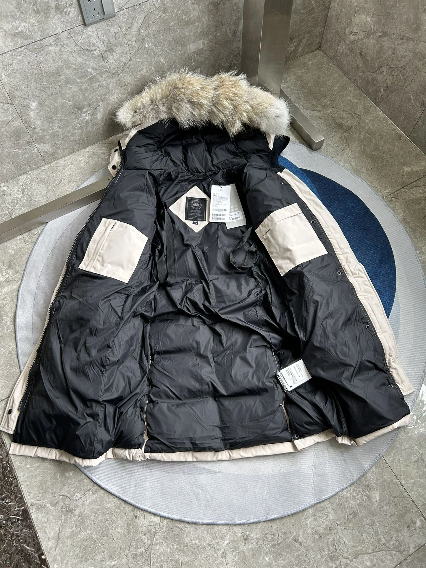 Sleek Burberry Down Jackets 106158