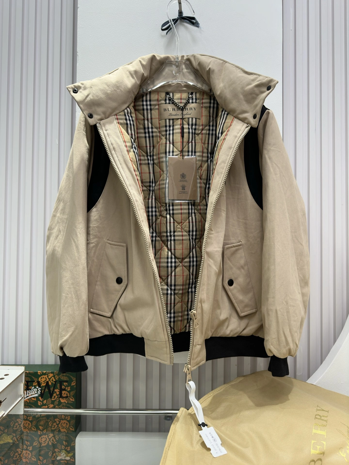 GoAnywhere Burberry Down Jackets 106112