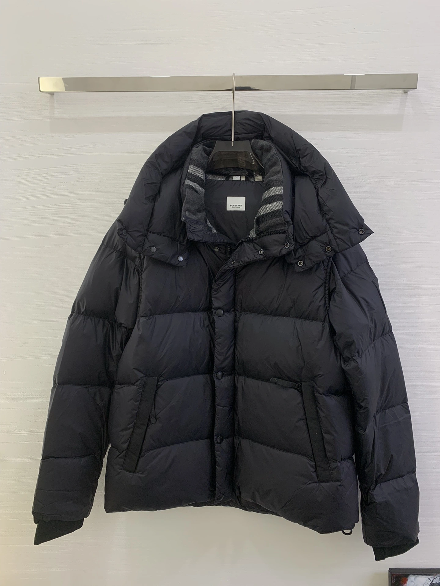 Versatile Burberry Down Jackets 106065