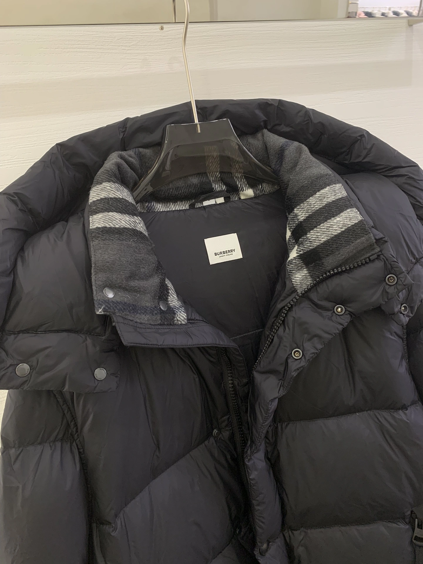 Versatile Burberry Down Jackets 106065