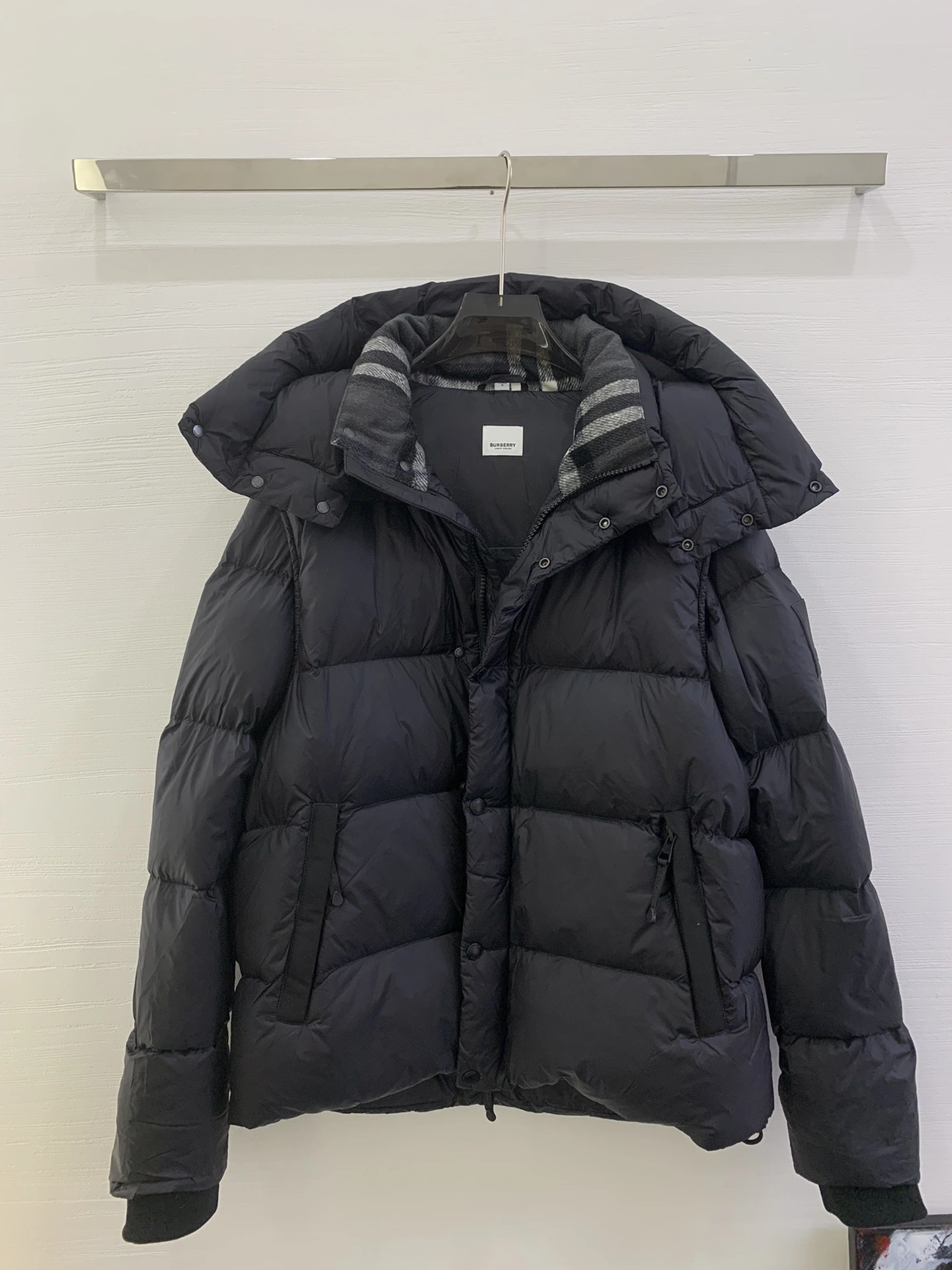 Versatile Burberry Down Jackets 106065