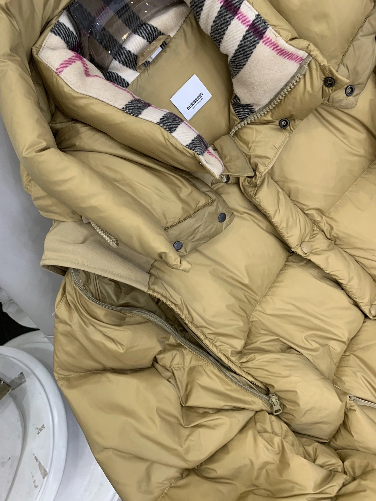 WaterResistant Burberry Down Jackets 106064