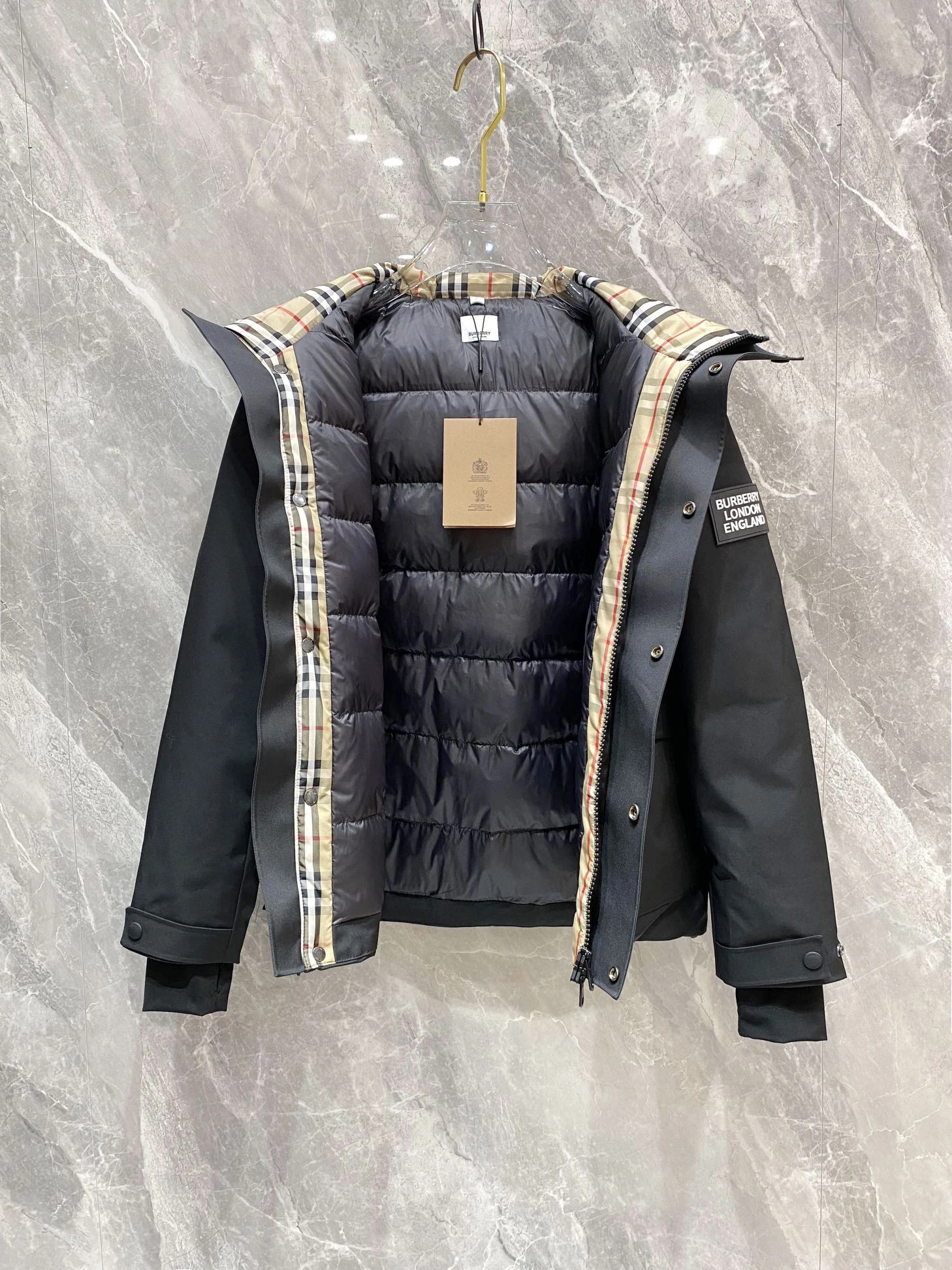 Unisex Burberry Down Jackets 106094