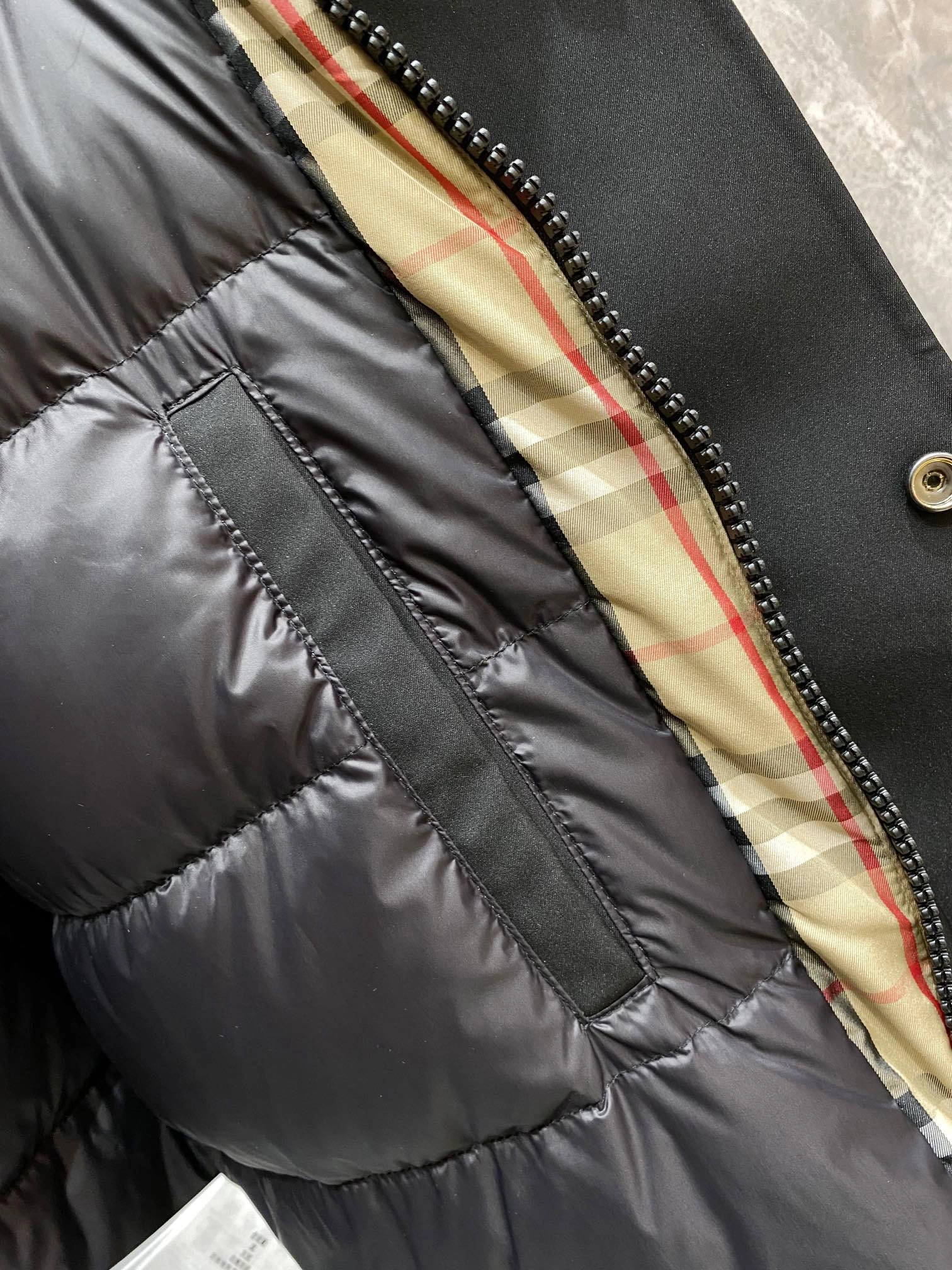Unisex Burberry Down Jackets 106094
