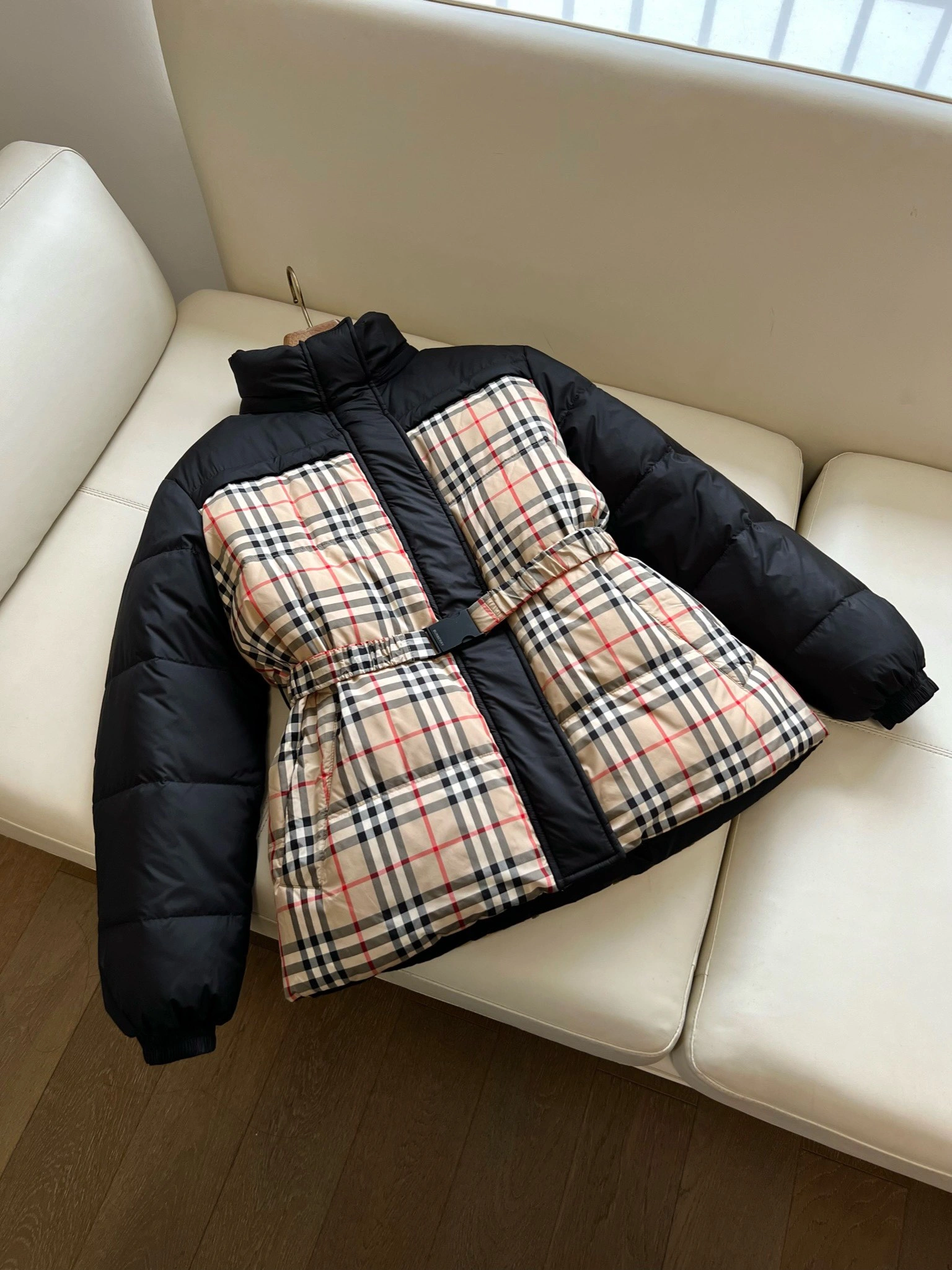 HighQuality Burberry Down Jackets 106091