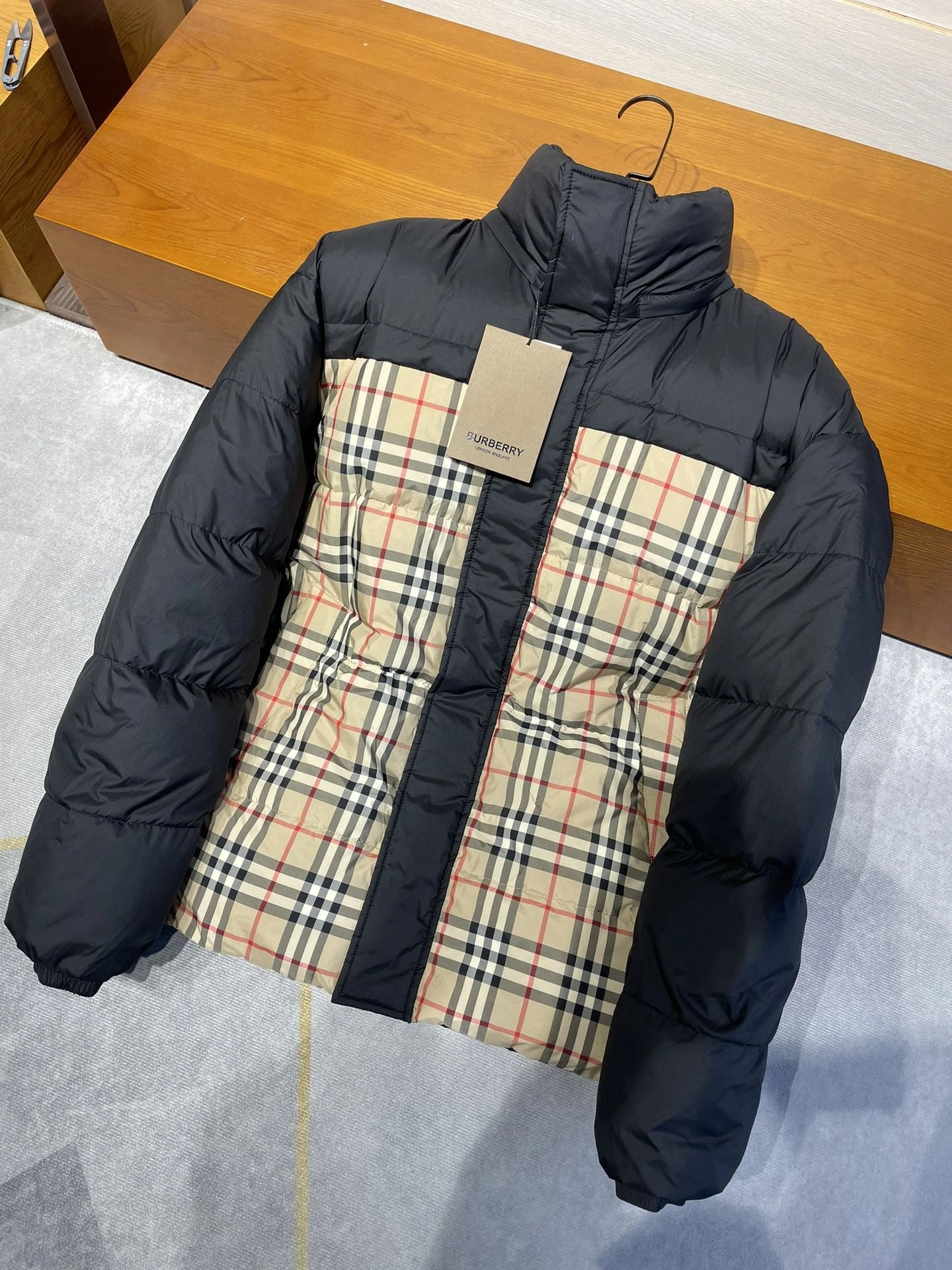 Burberry Down Jackets Premium 106050