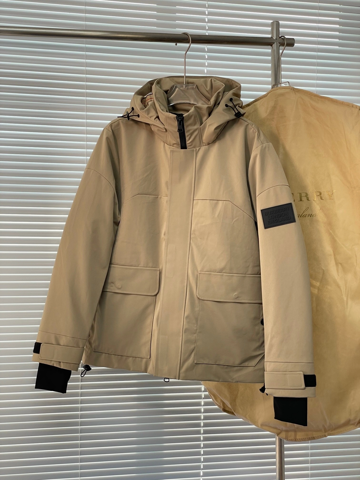 OnTrend Burberry Down Jackets 106011