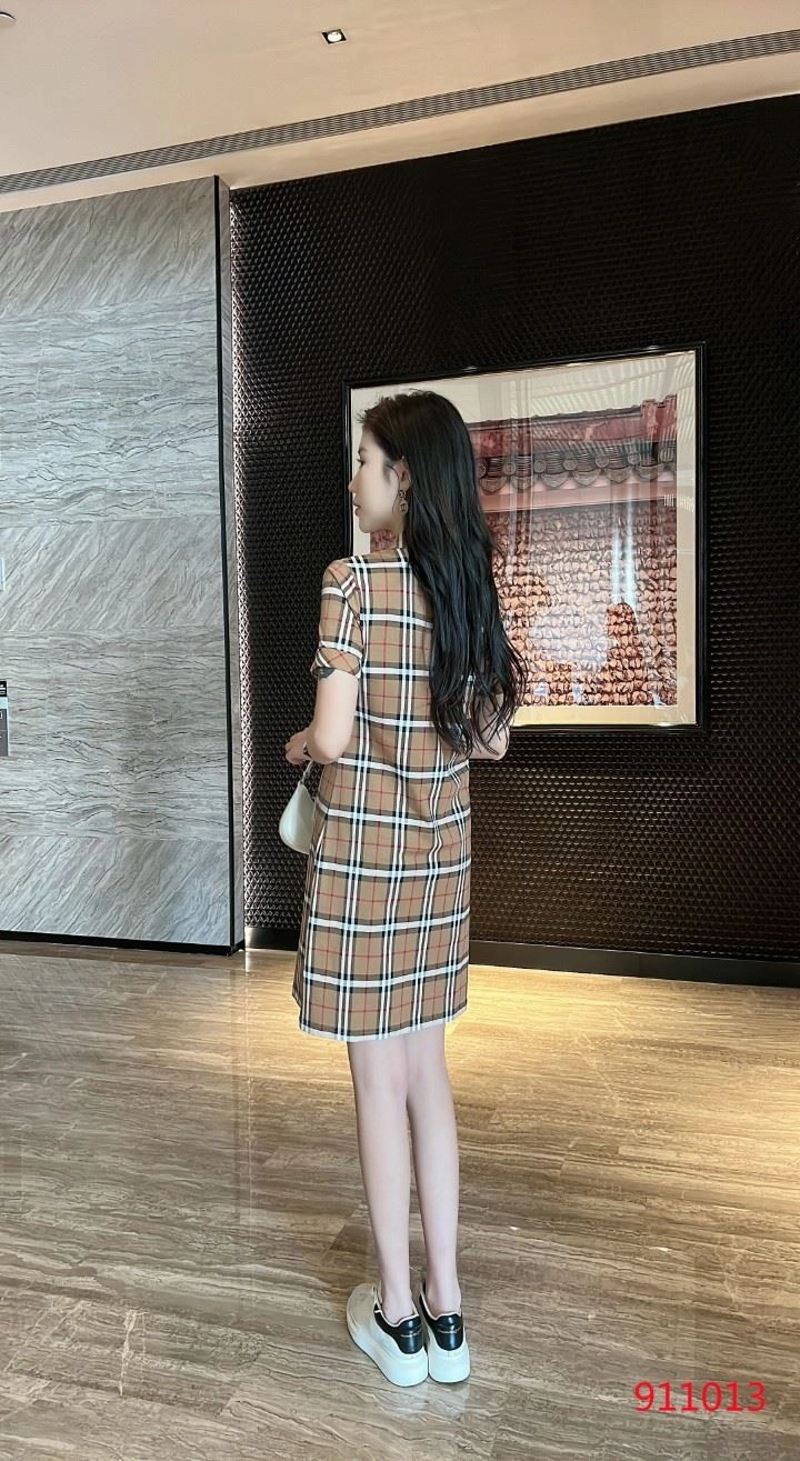 MoistureWicking Burberry Dress 104871