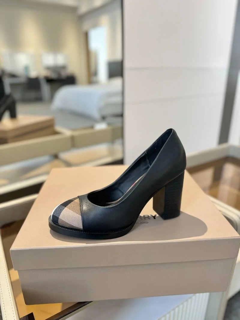 Burberry Heeled Shoes Compact 17122